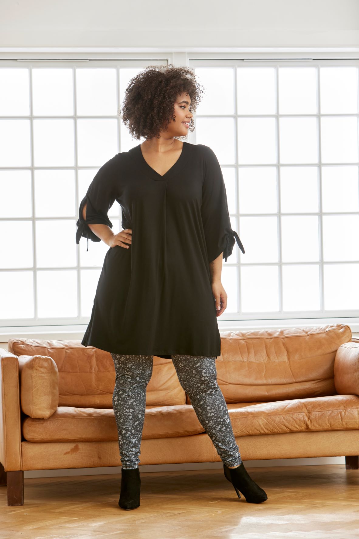 Zhenzi Kleid Jersey mit Shop Fashion V | SEGO - Ausschnitt schwarz